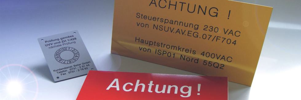 Mehrschichtkunststoff-Zuschnitte für Türschilder, Maschinenschilder und Beschriftungen. Kontrastreich graviert, in vielen Farben, nach Maß gefertig