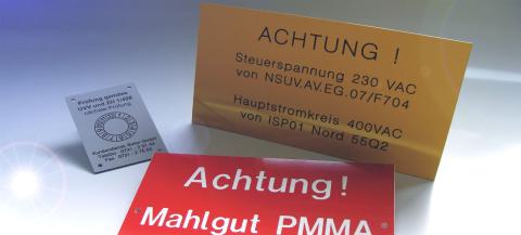 Mehrschichtkunststoff-Zuschnitte für Türschilder, Maschinenschilder und Beschriftungen. Kontrastreich graviert, in vielen Farben, nach Maß gefertig